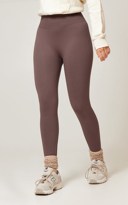 https://cdn-img.prettylittlething.com/b/e/1/9/be193a70cd2a2beacdb41bd0250c9b2600433a87_CMW0071_2_chocolate_seamless_high_waist_gym_leggings.jpg