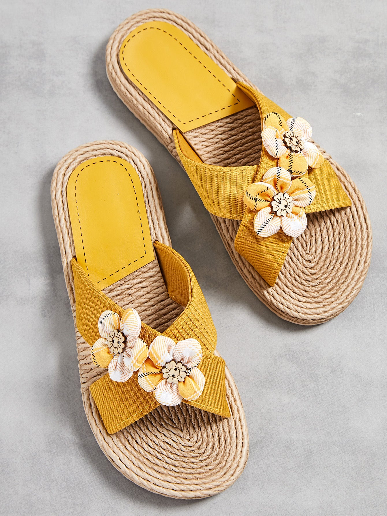 Trendy Indoor Outdoor Six Small Flower Slippers